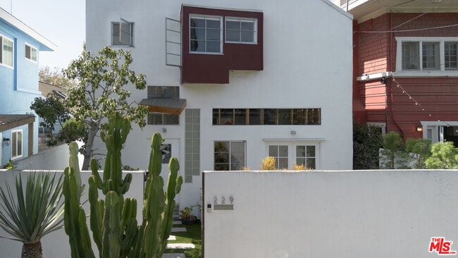 Building Photo - 229 San Juan Ave