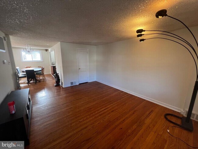 Foto del edificio - 7217 Leonard St