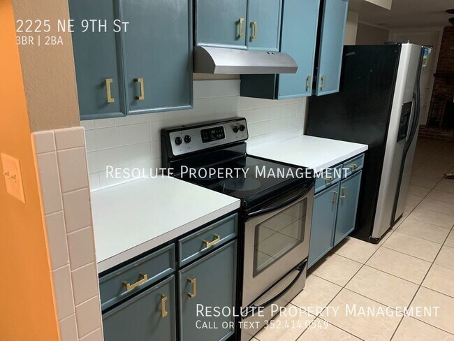 Building Photo - 3 Bed, 2 Bath Home with Private Pool