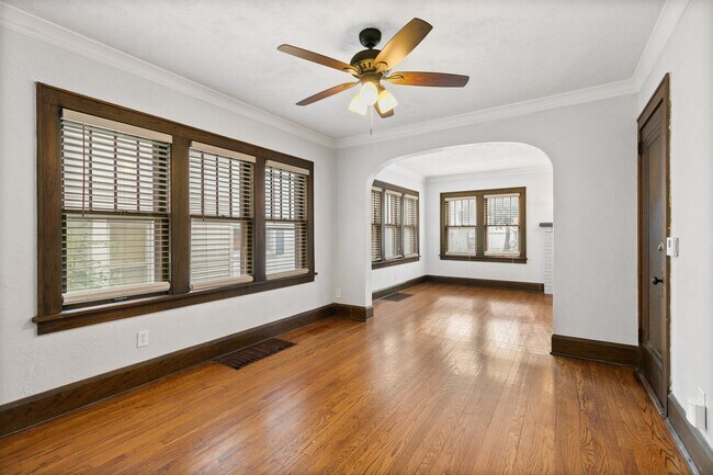 Building Photo - 124 S. Chicago Ave.