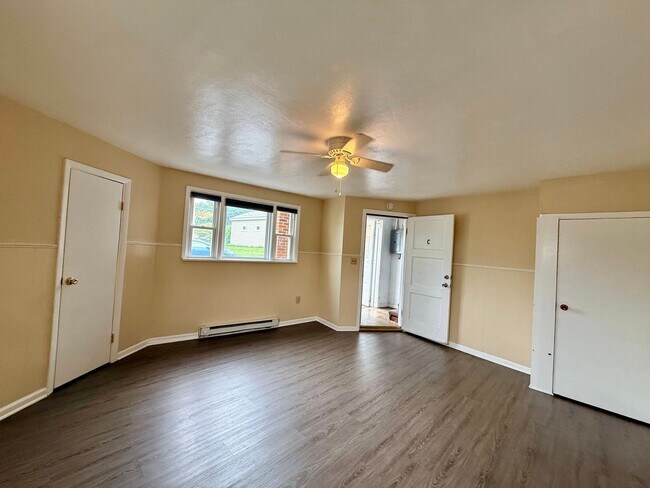 Foto del edificio - 560 N Pine St