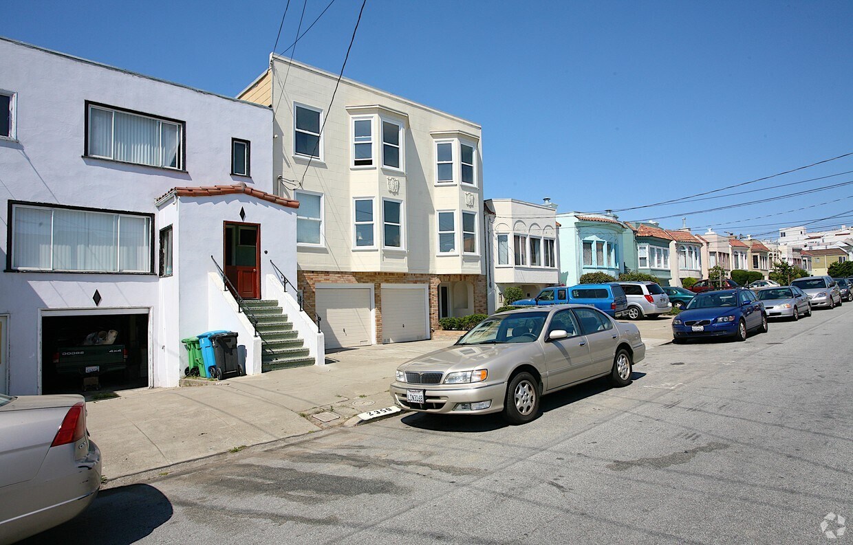 Building Photo - 2349 27th Ave