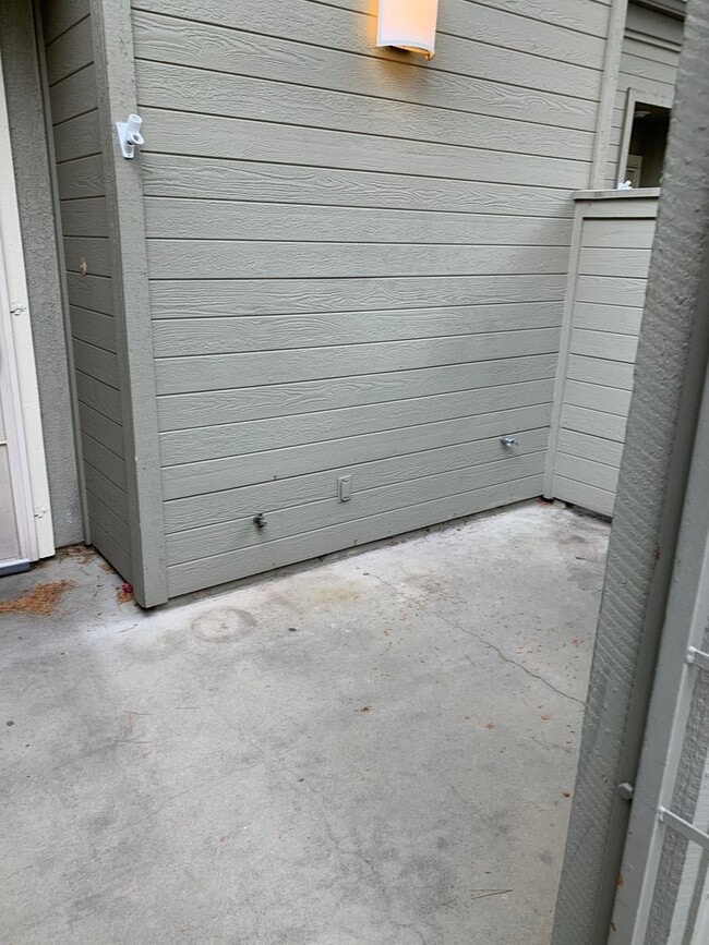 Building Photo - Beautiful 3 Bedroom 2 1/2 Bathroom Granada Hills Townhouse! Must See! Ready For Move-In!