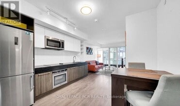 Building Photo - 68 Shuter St