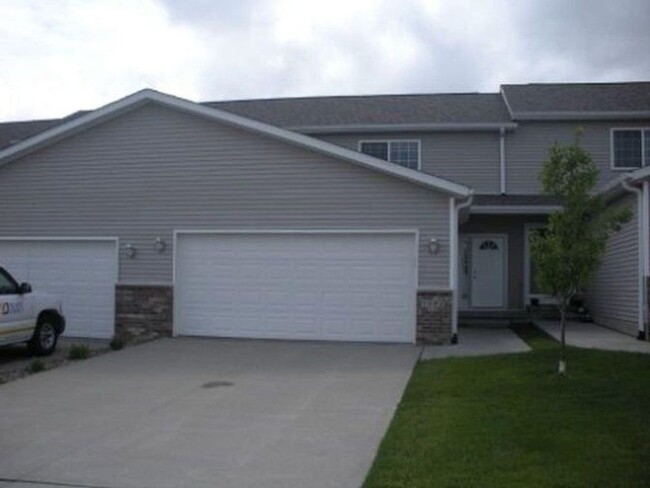Building Photo - Quiet Marion Townhouse near Hwy 13