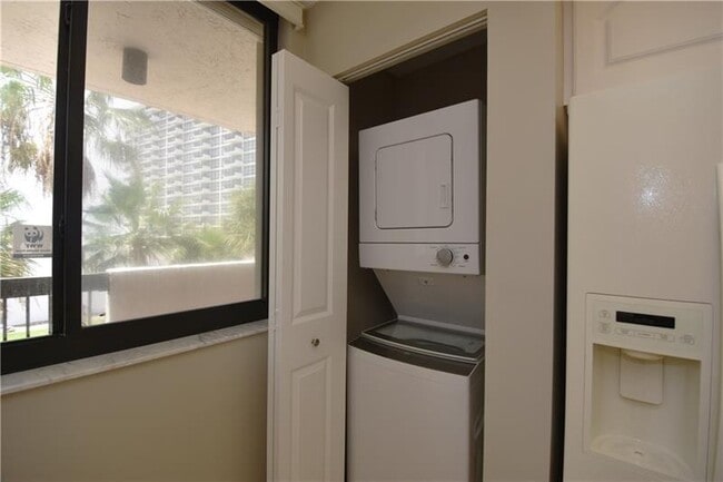 Building Photo - 510 N Ocean Blvd