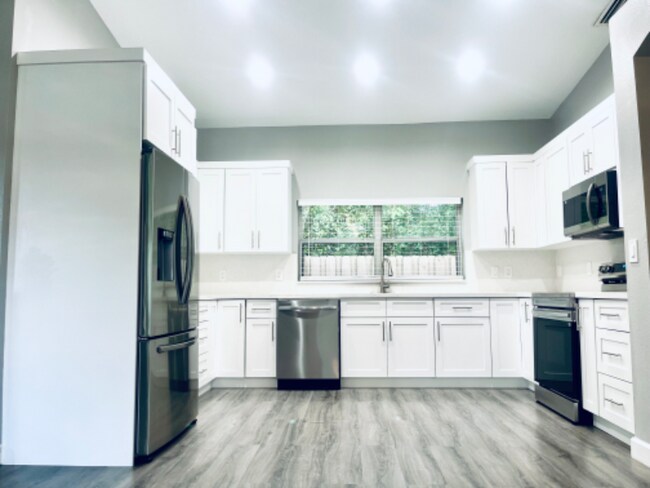 Foto del edificio - 6408 Sleepy Hollow Dr