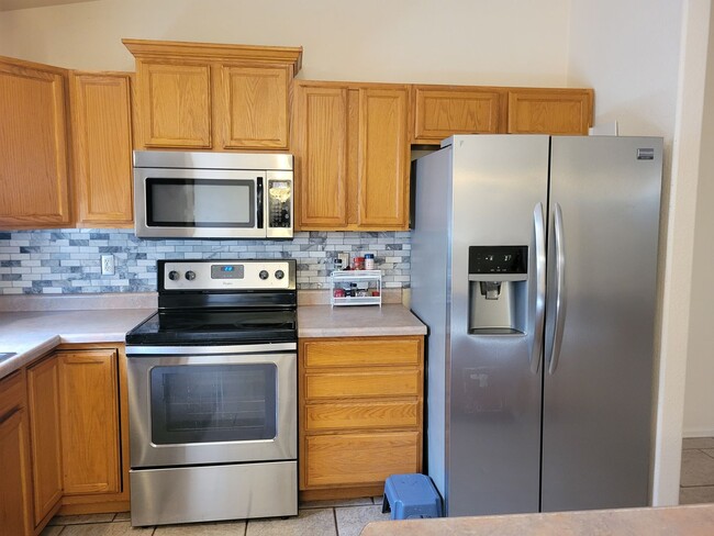 Building Photo - ALL PROSPECTIVE TENANTS MUST SUBMIT A $58 ...