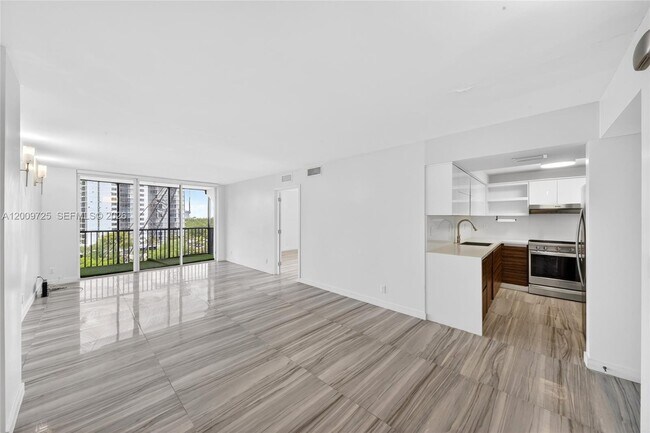 Foto del edificio - 3401 N Country Club Dr