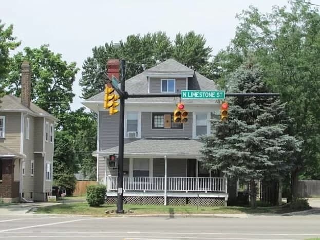 Building Photo - 1515 N Limestone St