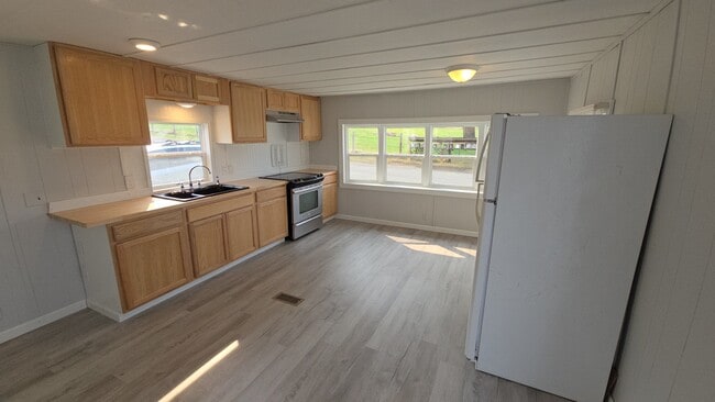 Foto del edificio - 144 Hillcrest Park Ln