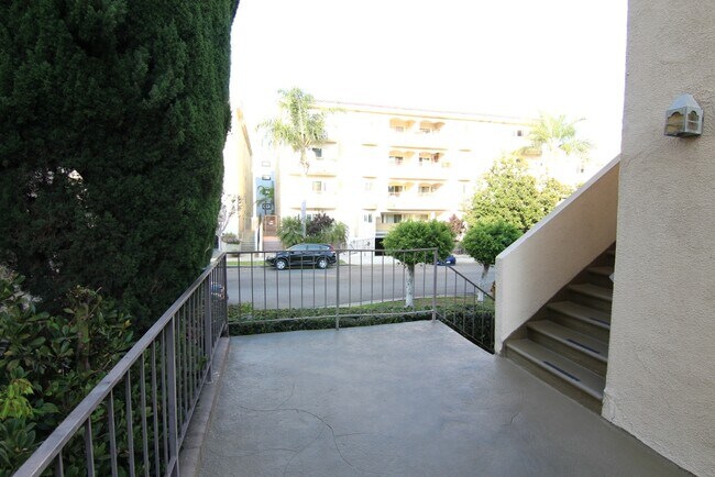 Foto del edificio - 1825 Glendon Ave