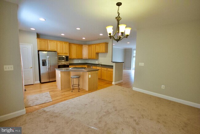 Building Photo - 4255 Upper Park Dr