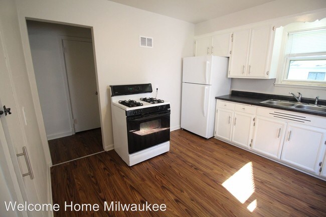Building Photo - 3 br, 1 bath House - 5828 W Melvina Street
