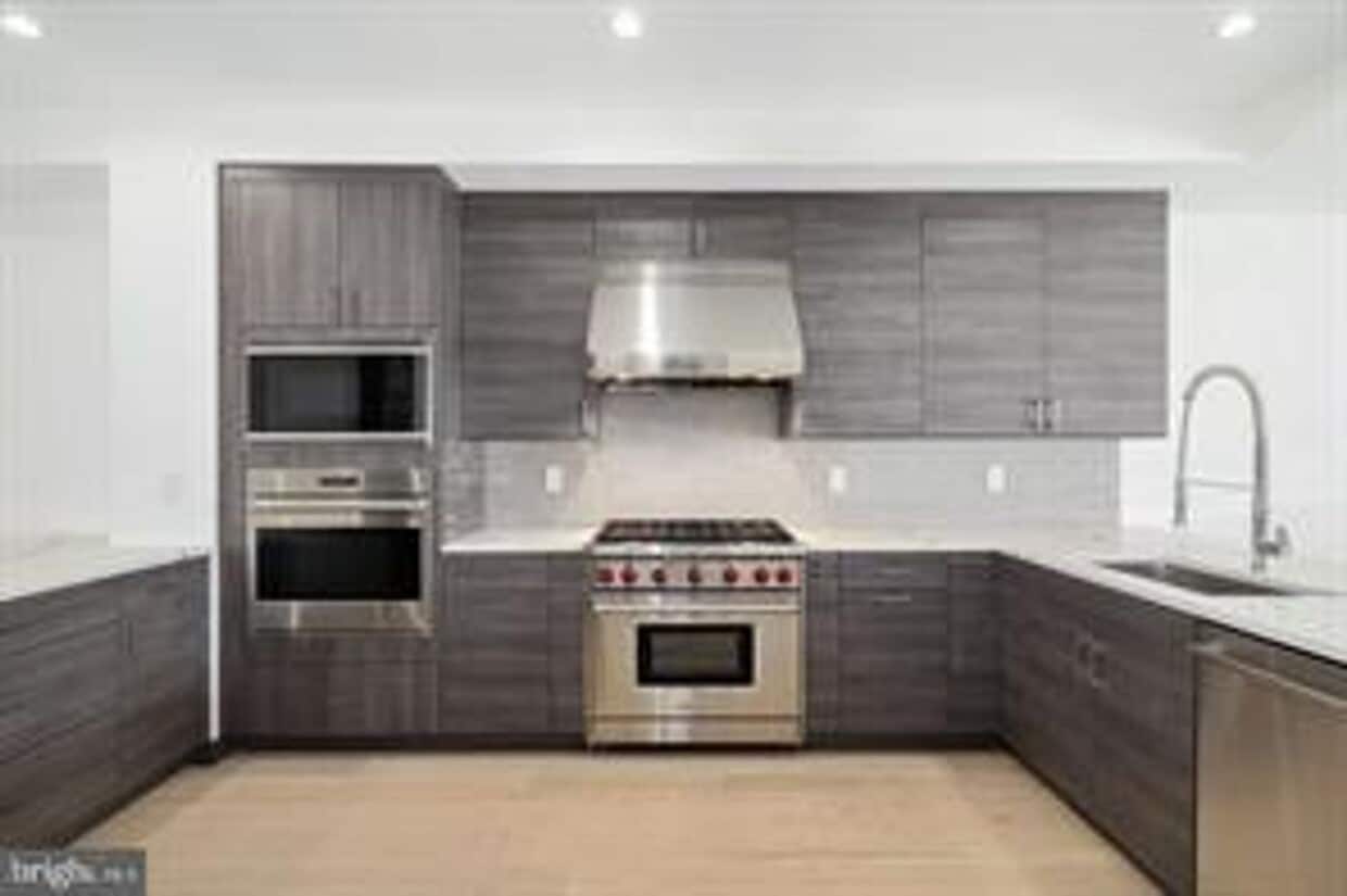 Old City Townhome with Parking - Old City Townhome with Parking