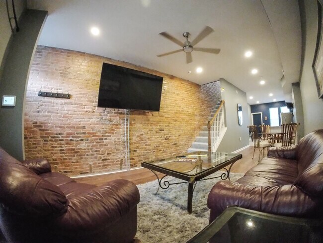 Foto del edificio - 819 N Montford Ave