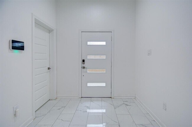 Foto del edificio - 7803 Tierwester St