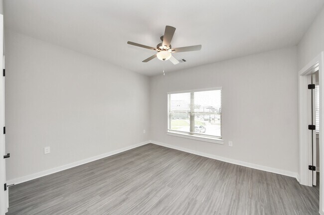 Foto del edificio - 7711 Longmire Rd