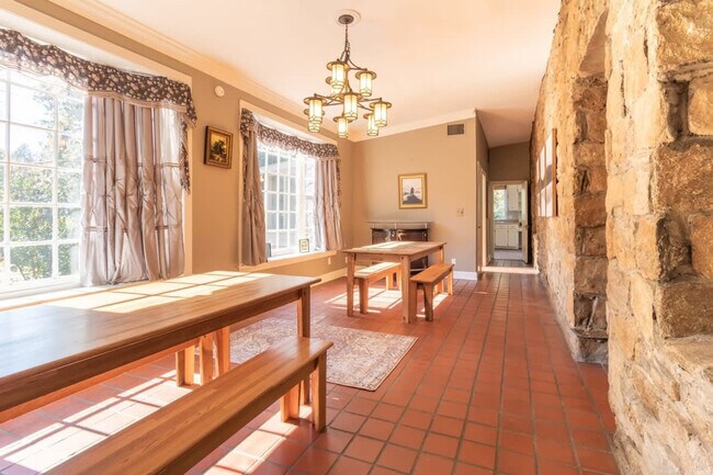 Foto del edificio - 1414 Dinglewood Dr