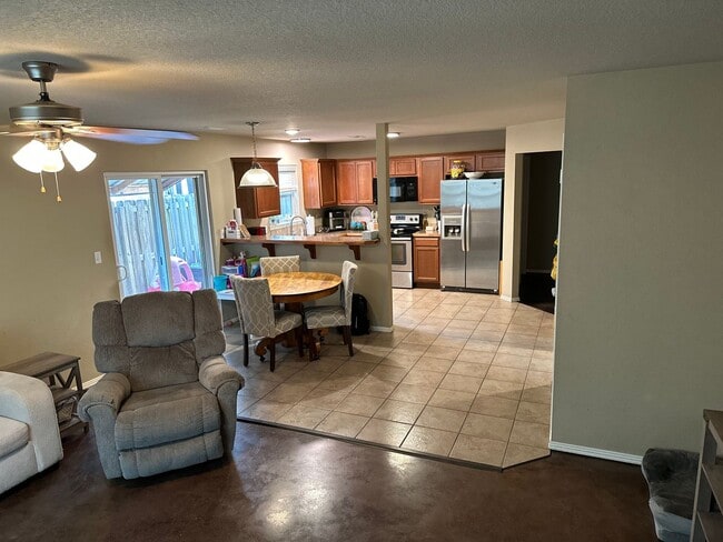 Building Photo - Available August 1st!  3-Bedroom, 2-Bathro...