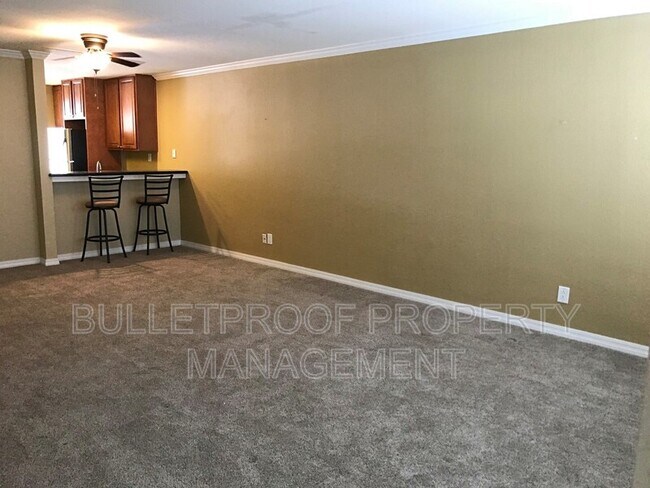 Building Photo - 7166 N Fruit Ave