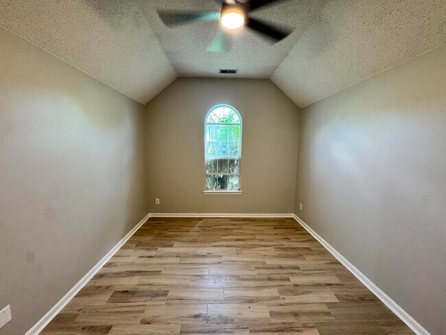 Foto del edificio - 6628 Whitten Grove Dr