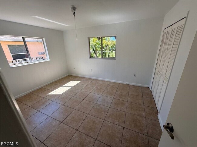 Foto del edificio - 537 SE 6th Pl