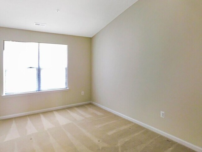 Foto del edificio - Lovely Brick 3 Level End Unit Townhouse wi...