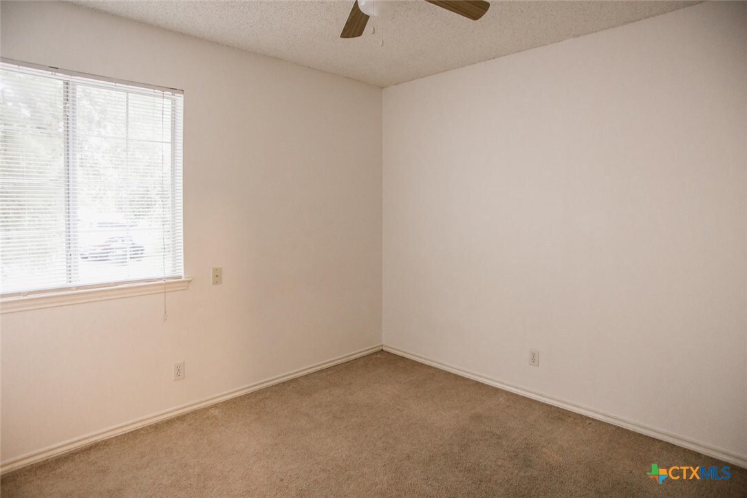 Primary Photo - 115 Crest Dr