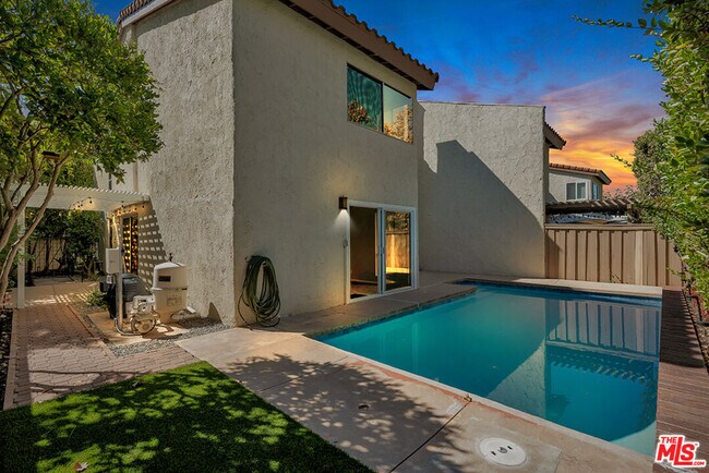 Building Photo - 603 Racquet Club Ln
