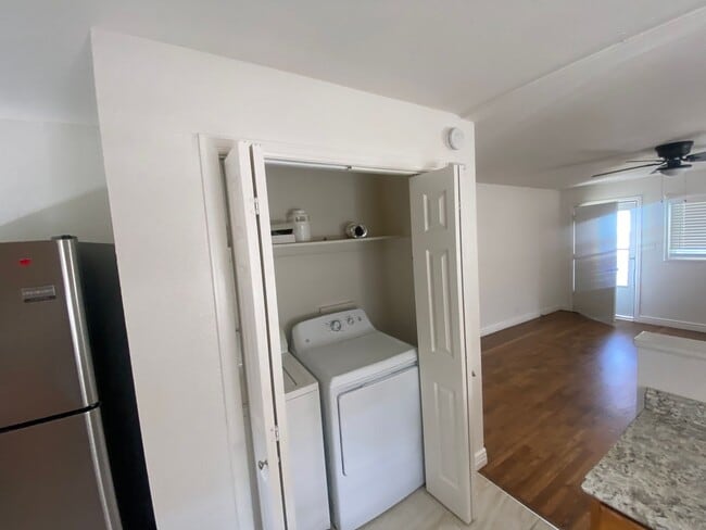 Building Photo - Spacious 2 Bedroom, 1 Bathroom Duplex with...