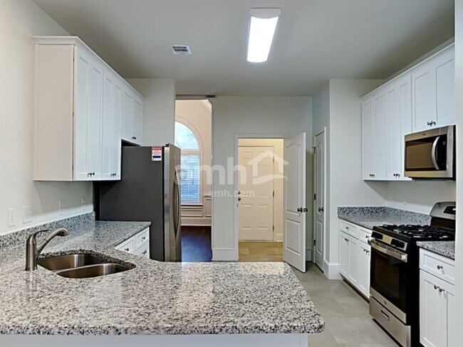 Building Photo - 158 Grandiflora Drive