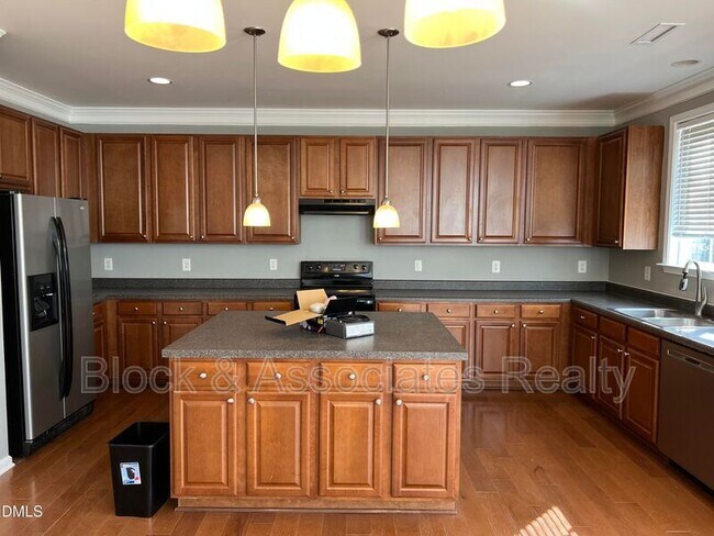 Foto del edificio - 527 Emerald Downs Rd