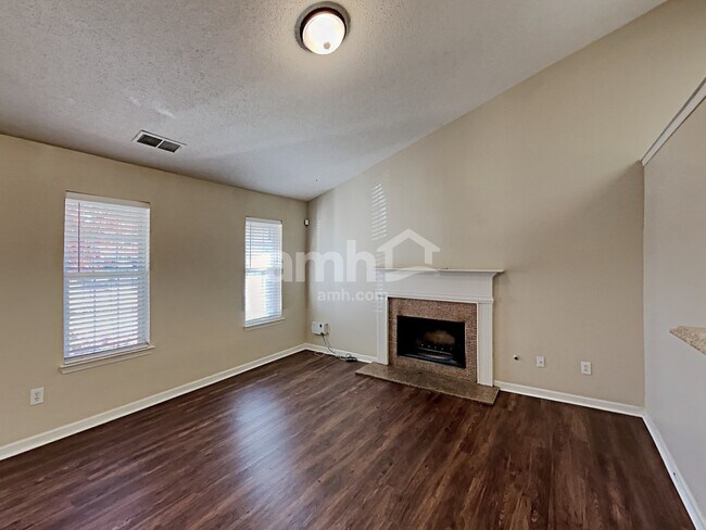 Building Photo - 3276 Peach Ct NW