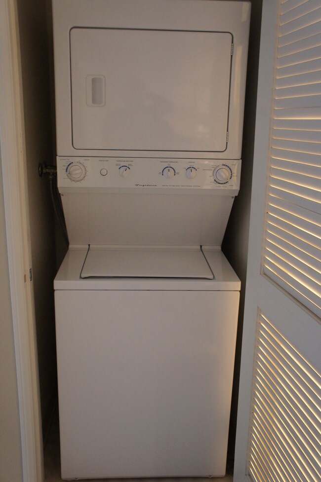 In Unit Laundry - 300 Caldecott Ln