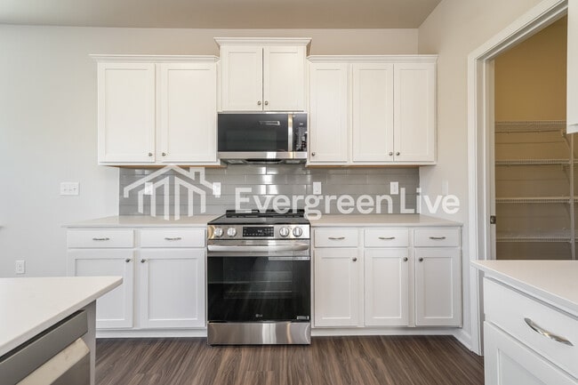 Building Photo - 5615 Hydrangea St