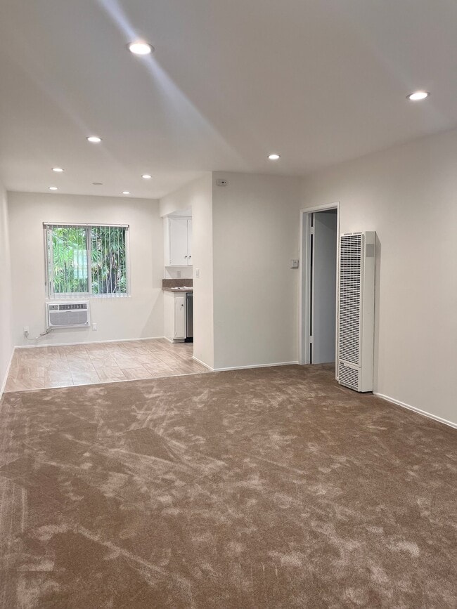 Building Photo - 251 N El Molino Ave
