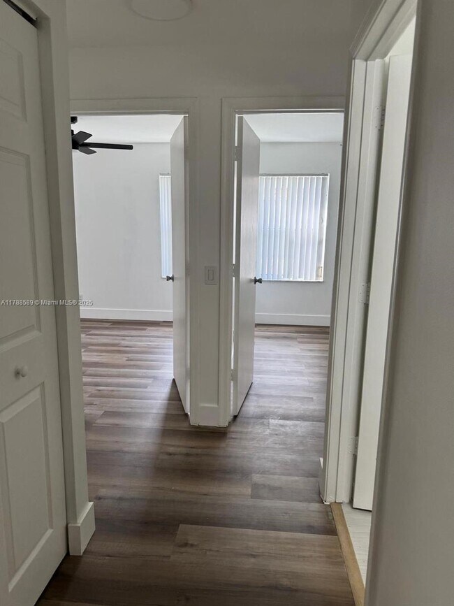 Foto del edificio - 4101 Pine Tree Dr