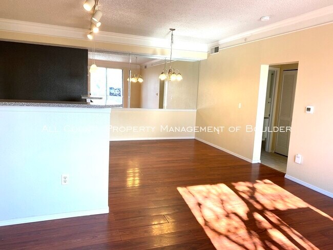 Foto del edificio - Spacious One Bedroom with Great Amenities