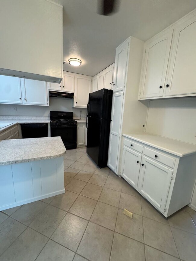 Building Photo - 8000 - Flying Dog Investments 11, LLC
