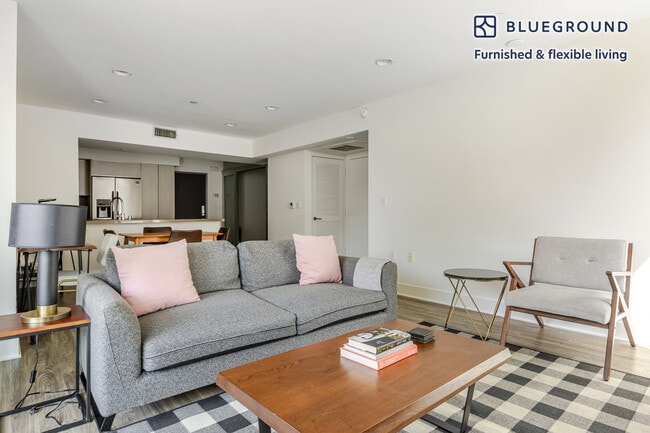 Building Photo - 10473 Santa Monica Blvd