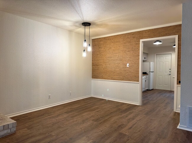 Building Photo - 2300 Nacogdoches Rd