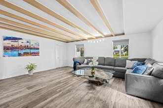 Building Photo - 1300 SW 17th St