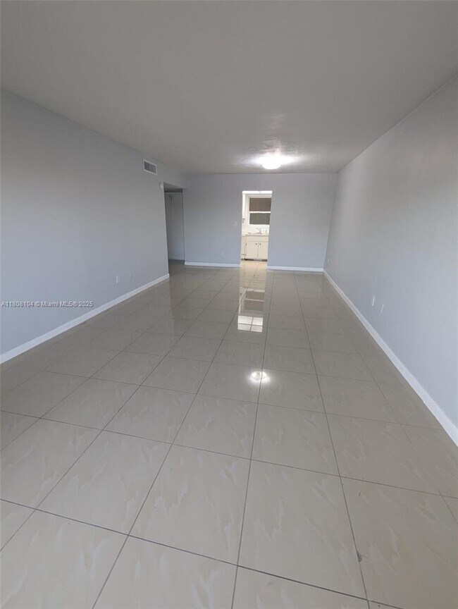 Foto del edificio - 7410 SW 82nd St