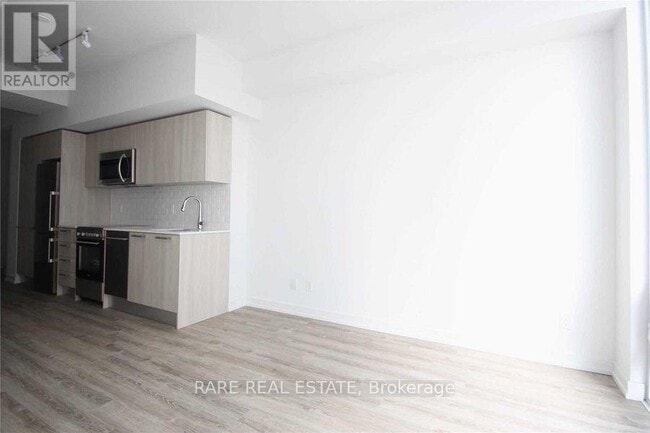 Building Photo - 28 Wellesley St E