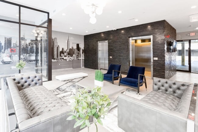 Building Photo - Hudson Heights