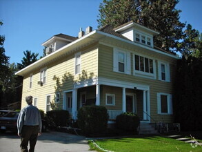 Building Photo - 1420 E 16th Ave