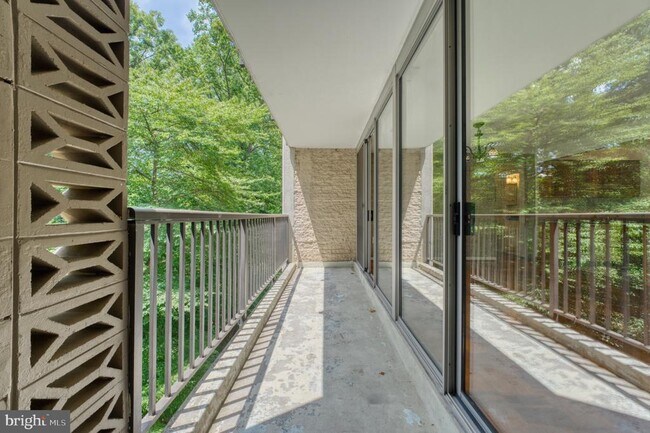 Foto del edificio - 4420 Briarwood Ct N