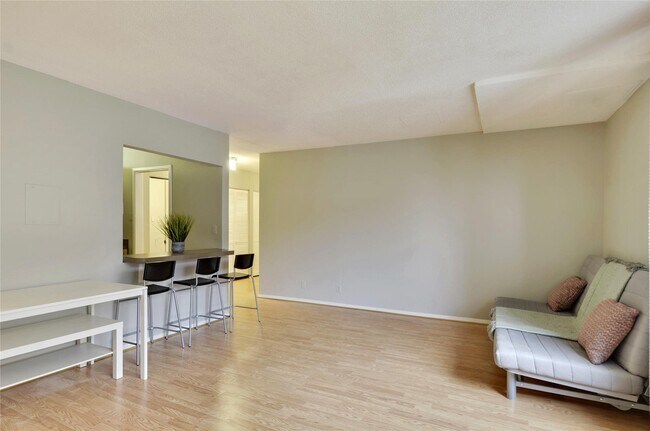 Living Room - 4515 Willard Ave