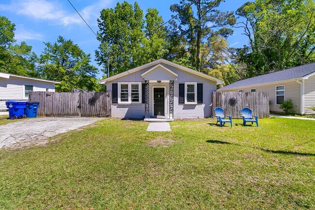 Foto del edificio - Charming West Ashley Bungalow
